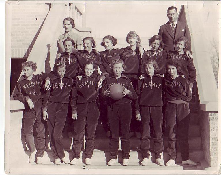 1932-33_Girls_BB_Team.JPG